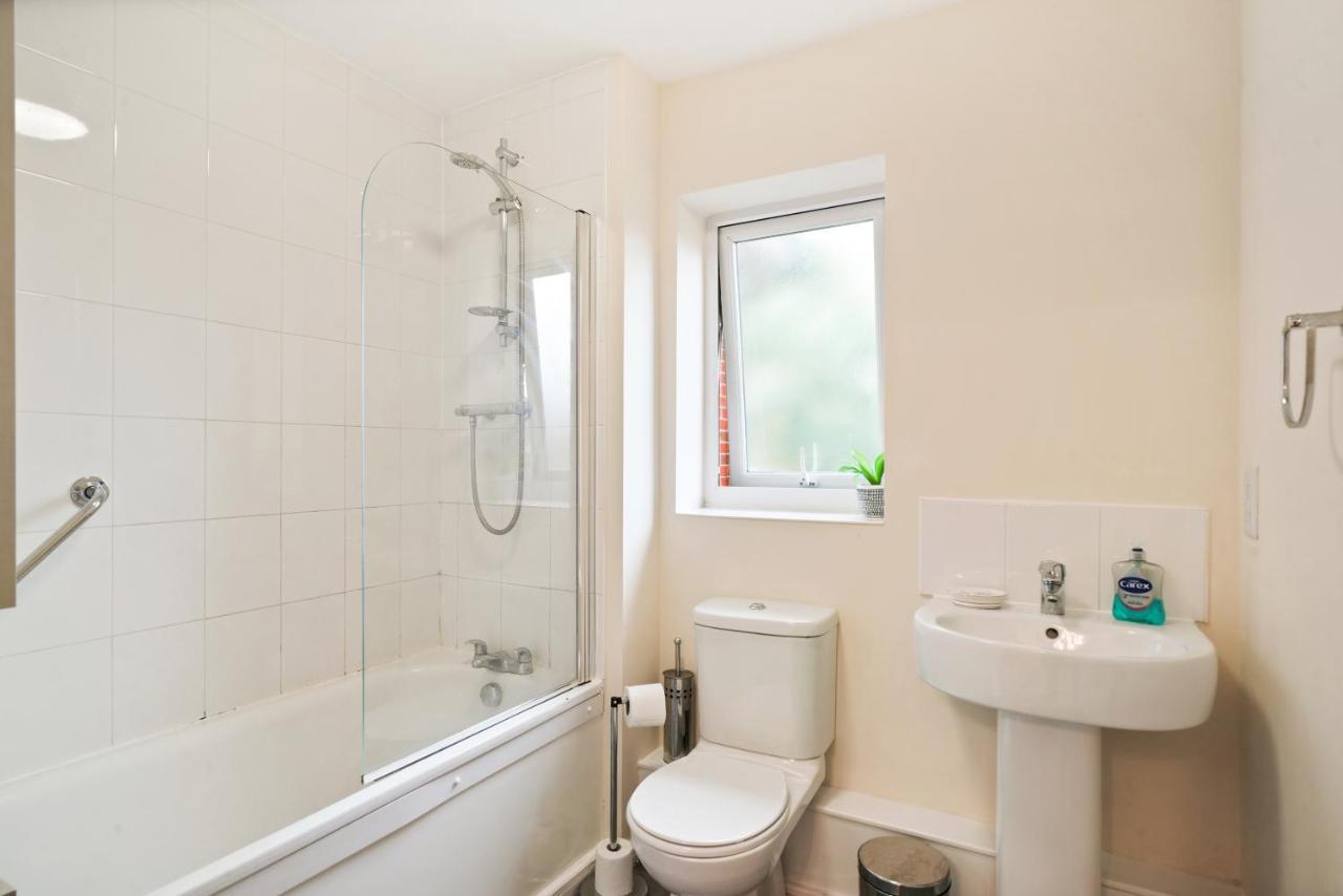 Peaceful 2Br Flat With Historic Bottle Kilns View & Free Parking Located Near City Centre Stoke-on-Trent المظهر الخارجي الصورة